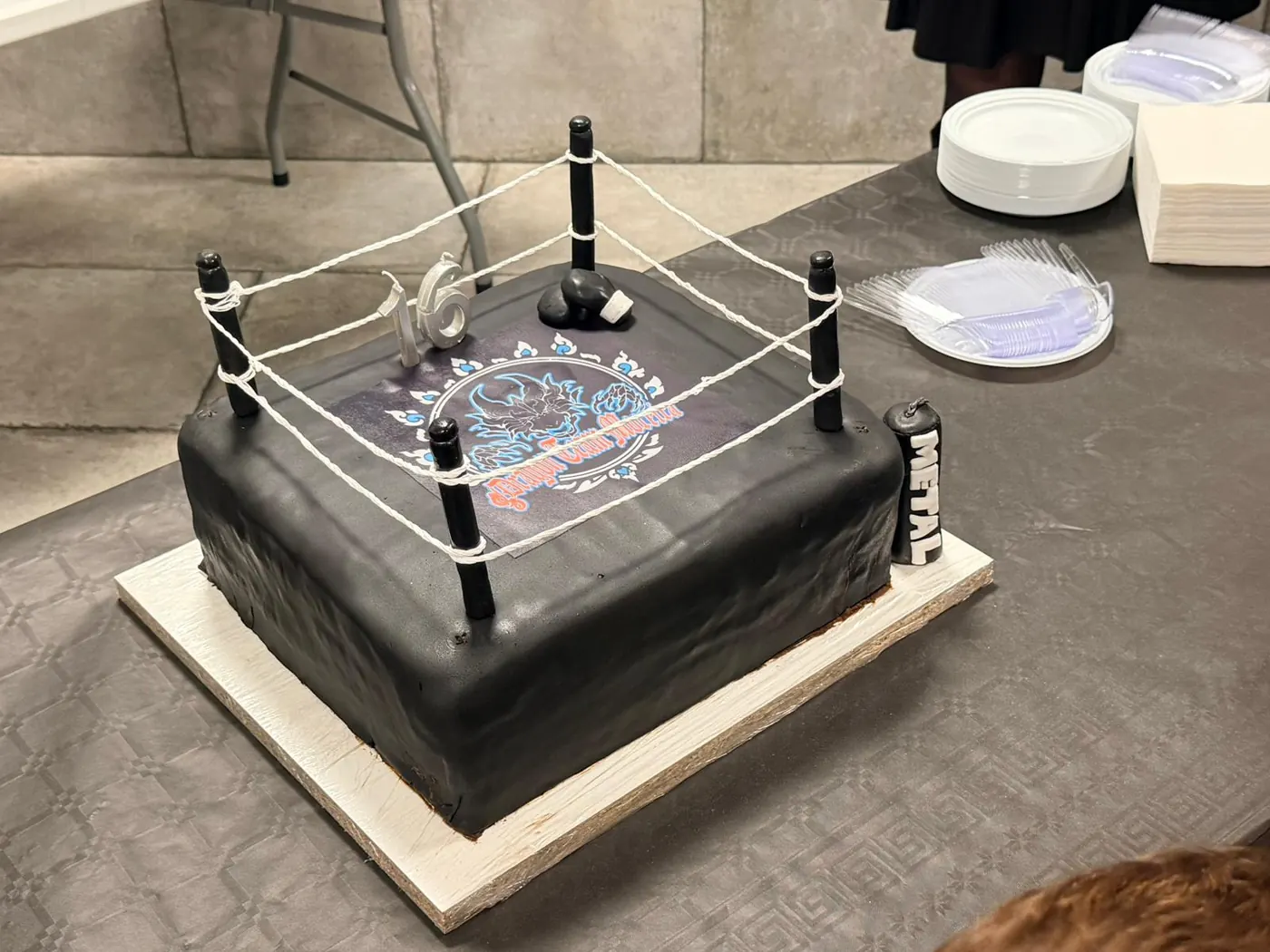 Gâteau des 16 ans du club en forme de ring